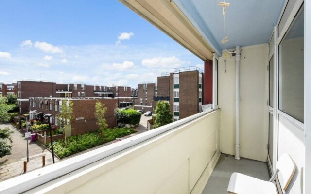 Retro Flat In Trendy Bethnal Green