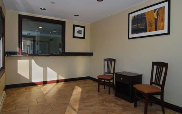 RODEWAY INN &amp; SUITES