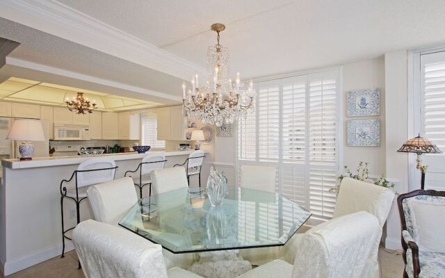 Shoreline 1106 Condo by RedAwning