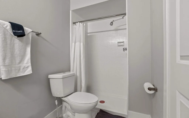 Modern 2BR 2BA Apartment With Pleasant Views