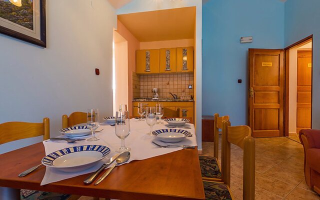 Apartment Delfin Karlobag 28307