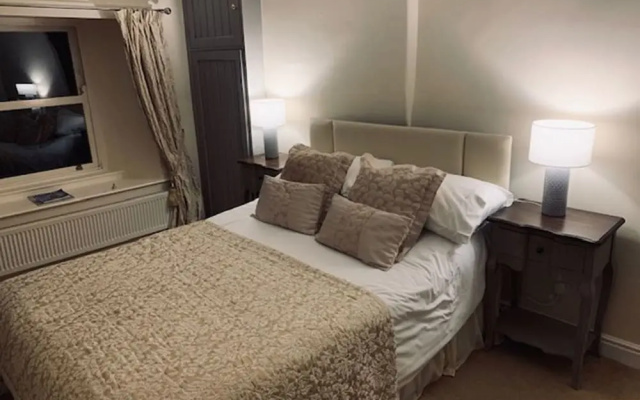 OYO Cocketts Hotel
