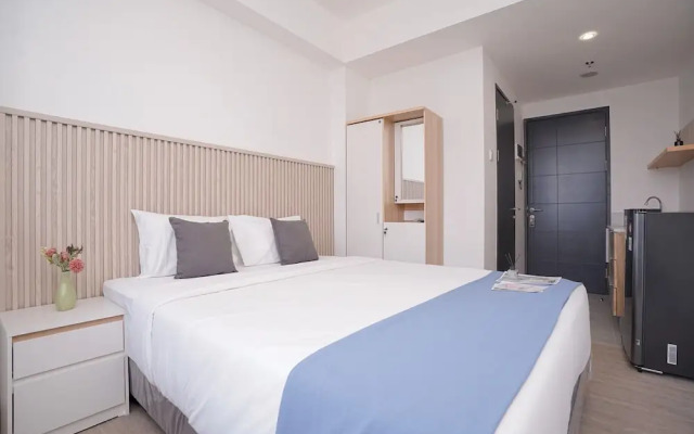 Warm Cozy Studio Room at Collins Boulevard Apartment
