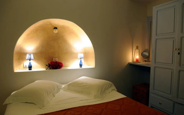 Haraki Studios & Apartments