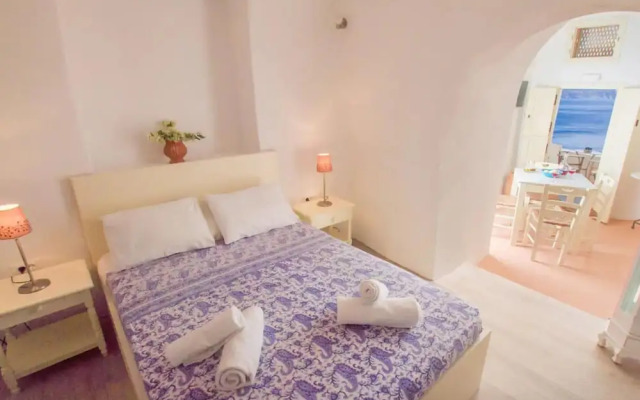 Luxury Cave and Oia Greece