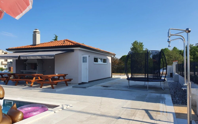 Family Apartment House Lucija With Pool