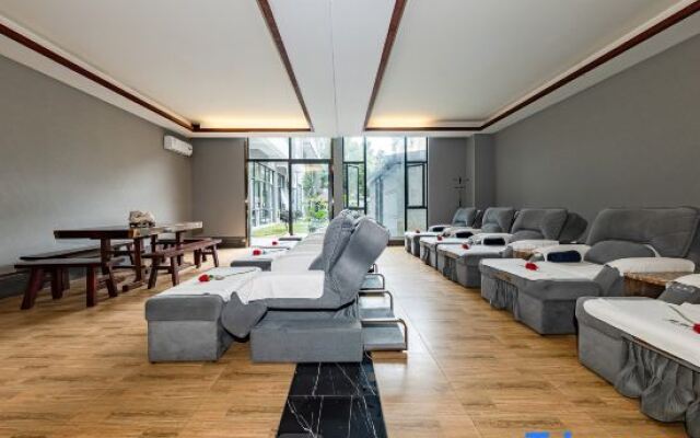 Li Jing Hotel Mile