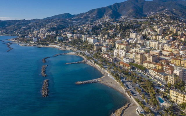 Sanremo Penthouse Market 700m From Sea