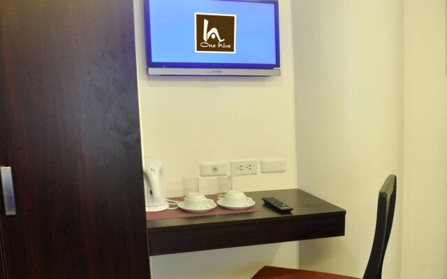 One Hive Hotel and Suites