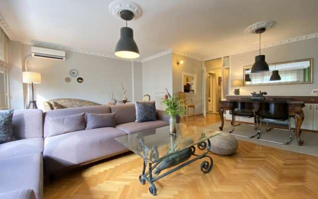 Missafir Gorgeous Flat in the Heart of Beyoglu