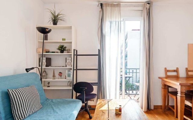 Lovely 2bed W/balcony in City Center, Near Metro