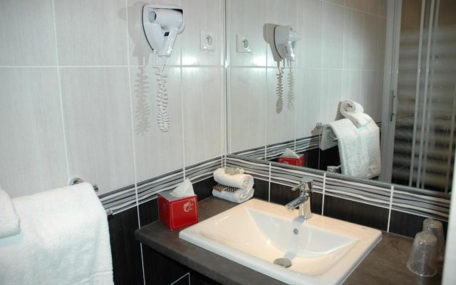 BRIT HOTEL Confort Le Revest Sainte Maxime