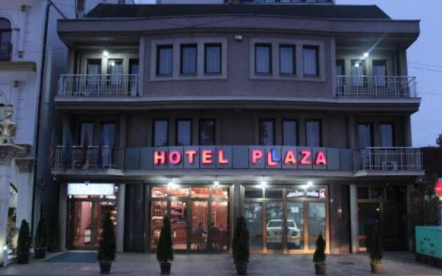 Hotel Pllaza