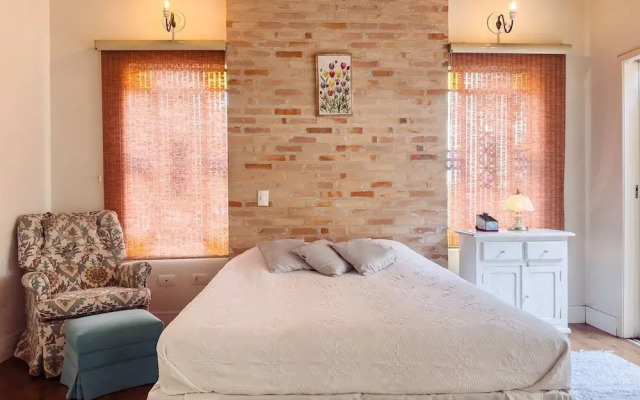Casa Alto Padrão na Granja Viana - Cond. Fechado