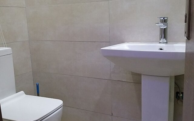 Mitos Luxury Suites -Bode Thomas