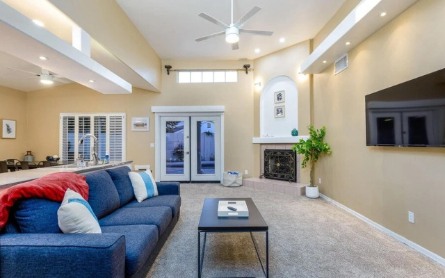 Spacious Updated House Pool