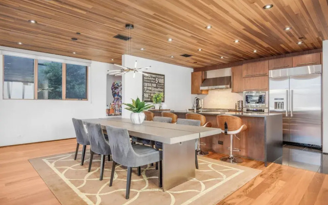 Cedar Loft Villa