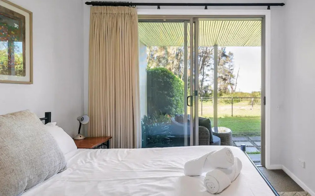 3-bed Seaside Serenity Escape at Long Beach