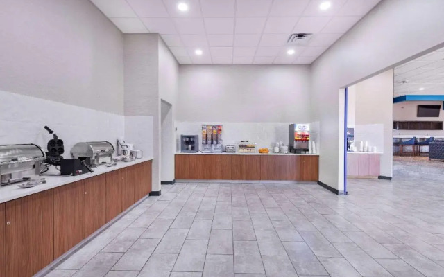 Clarion Hotel & Suites