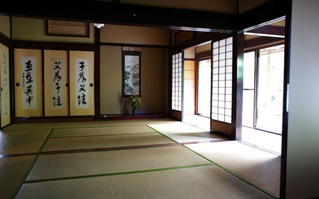 Miyama Futon & Breakfast Thatched Cottages – Guest Rooms – Nantan