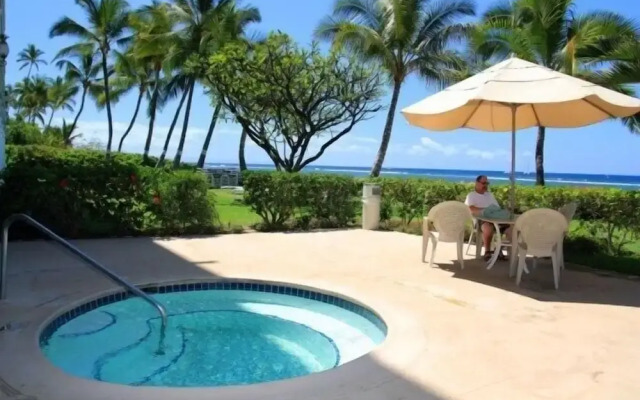 Lahaina Shores #425 Studio Bedroom Condo by RedAwning