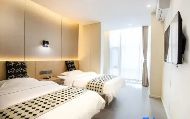 UU Smart Hotel (Taiyuan High-Speed Rail South Station East Square)