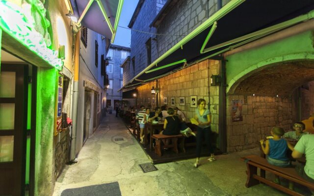 Guest House Floreus Cres