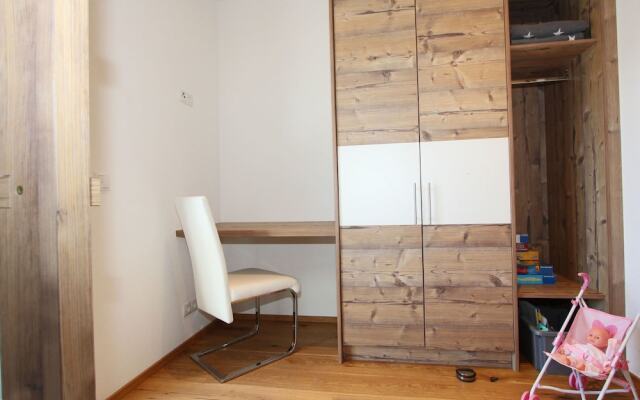 Valley-view Apartment With Garden in Wenns