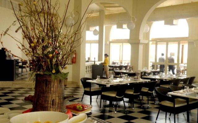 Al Bander Hotel & Resort