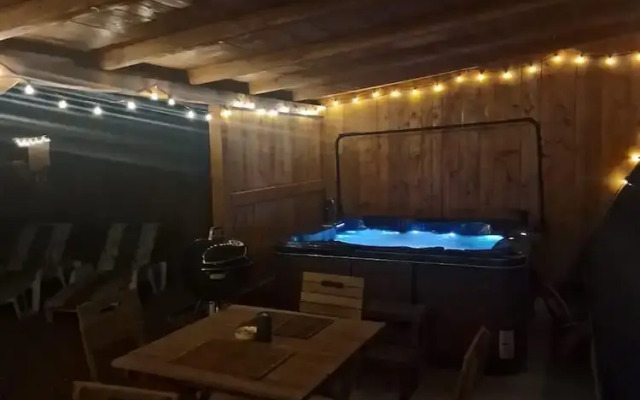 Bucovina-a-framehouse-hottub-fireplace-patio-wifi