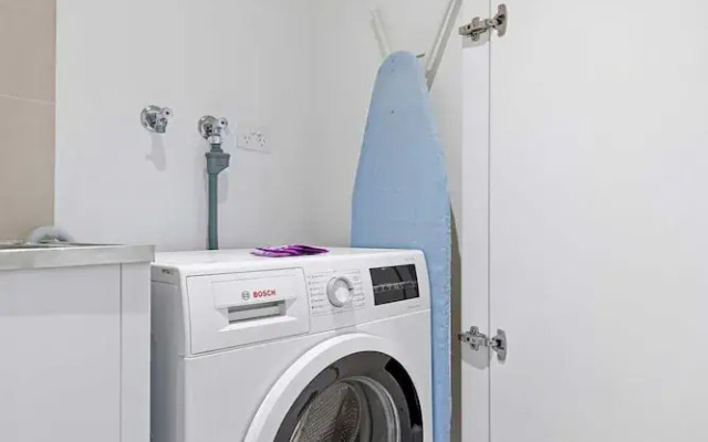 Eclectic 1-bed Apartment With Pool and Gym