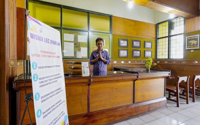 SPOT ON 91064 Wisma Lec Syariah