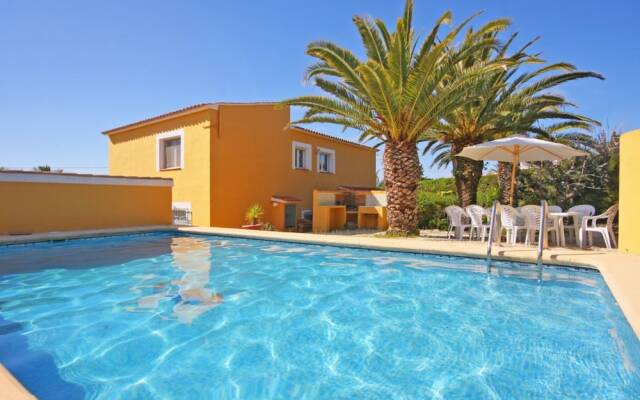 Villa - 5 Bedrooms with Pool and WiFi - 105012