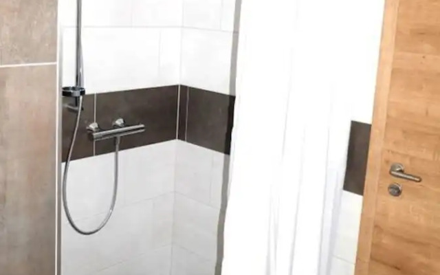 Meyerhoff No. 1 Modern Retreat