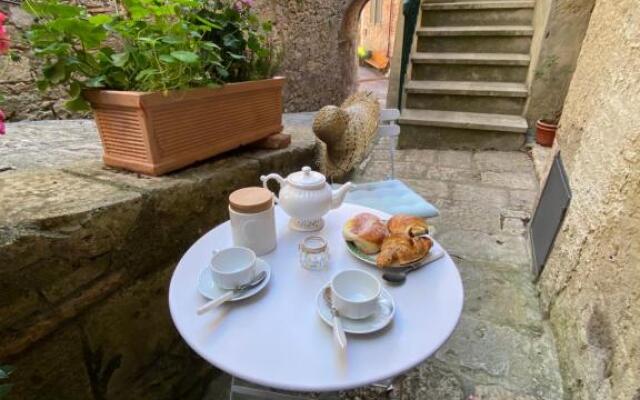 La casetta del frontone