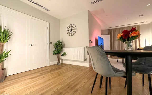 Huge 3bath 2bedroom Family Home