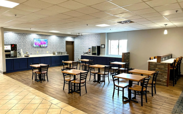 AmericInn & Suites By Wyndham Baraboo Event Center