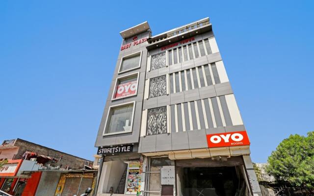 OYO 88123 Hotel Small Town