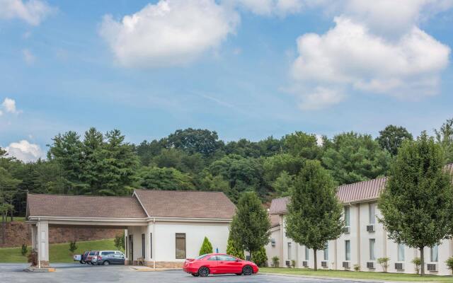 Spark by Hilton Daleville Roanoke North