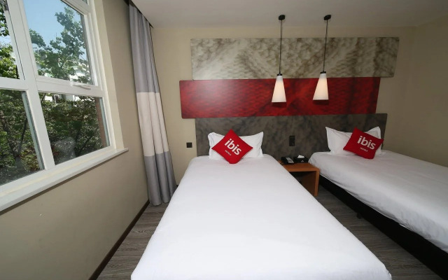 ibis Chengdu Meizhou Center