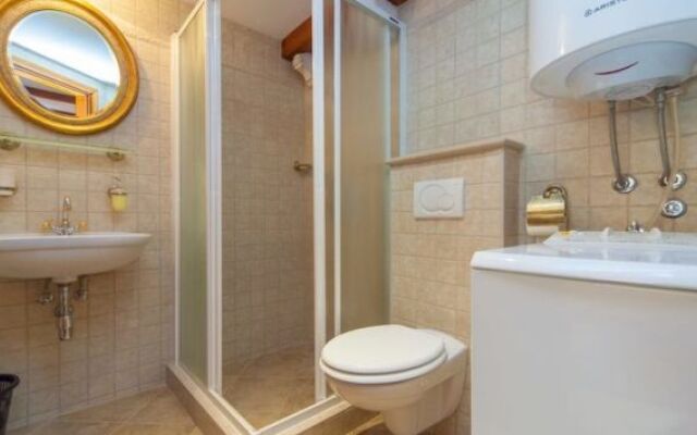 Amoret Apartments