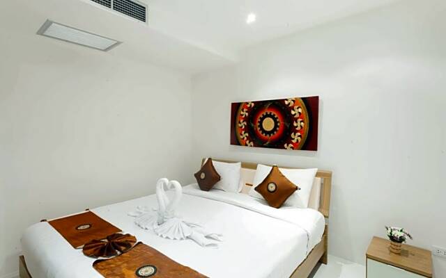 Sunset Plaza Apartment