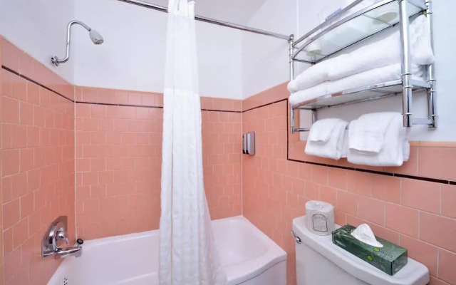 Travelodge by Wyndham Eugene Downtown/University of Oregon