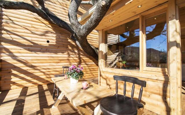 Romantic Tree House