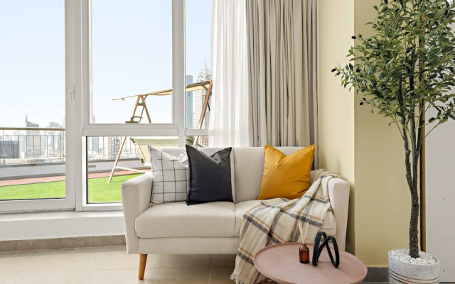 Silkhaus Large Studio Madison Res High Floor
