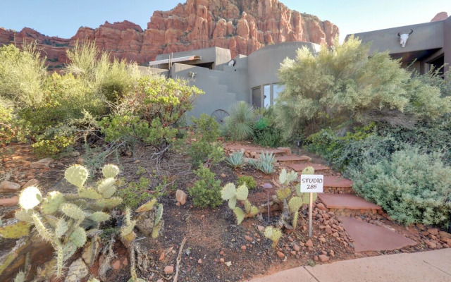 Amazing Views & On-site Hiking: Sedona Studio