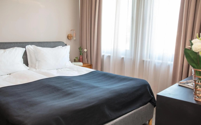 Reverence Hotel