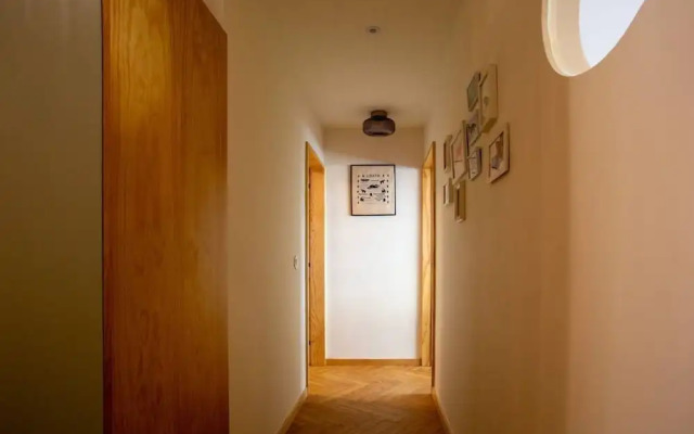 Alegr0 · 60s Chic Central Apartment w/ Garden