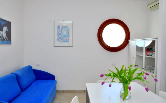 "flat in a Seafront Building With Swimming Pool"
