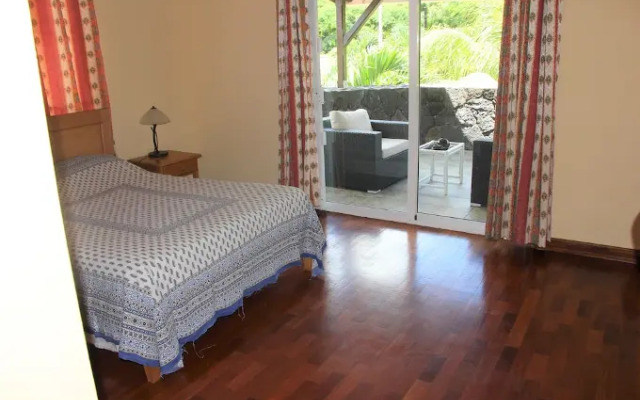 Tropical Villa 5 Min to the Beach